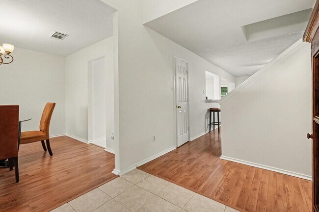 Building Photo - 1150 Andover Dr