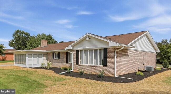 Building Photo - 11475 Pine Hill Dr