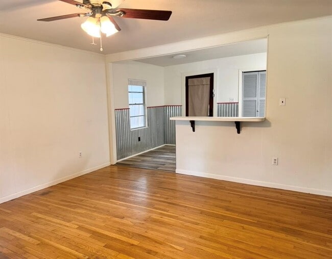 Building Photo - 406 Swanee Dr