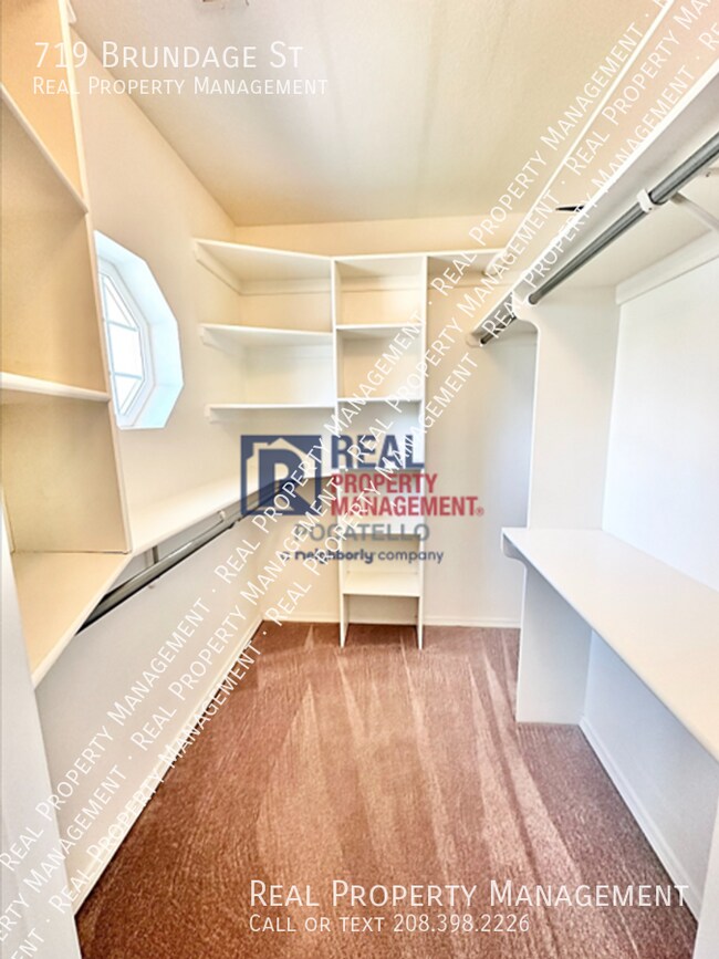 Building Photo - 719 Brundage St