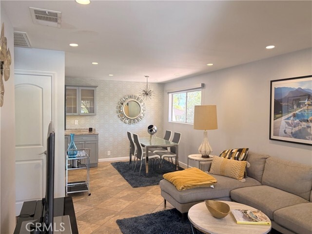 Building Photo - 510 N Villa Ct