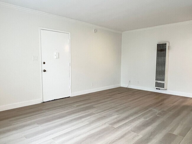 Building Photo - Bright 2 bed 1 bath in Pacific Beach