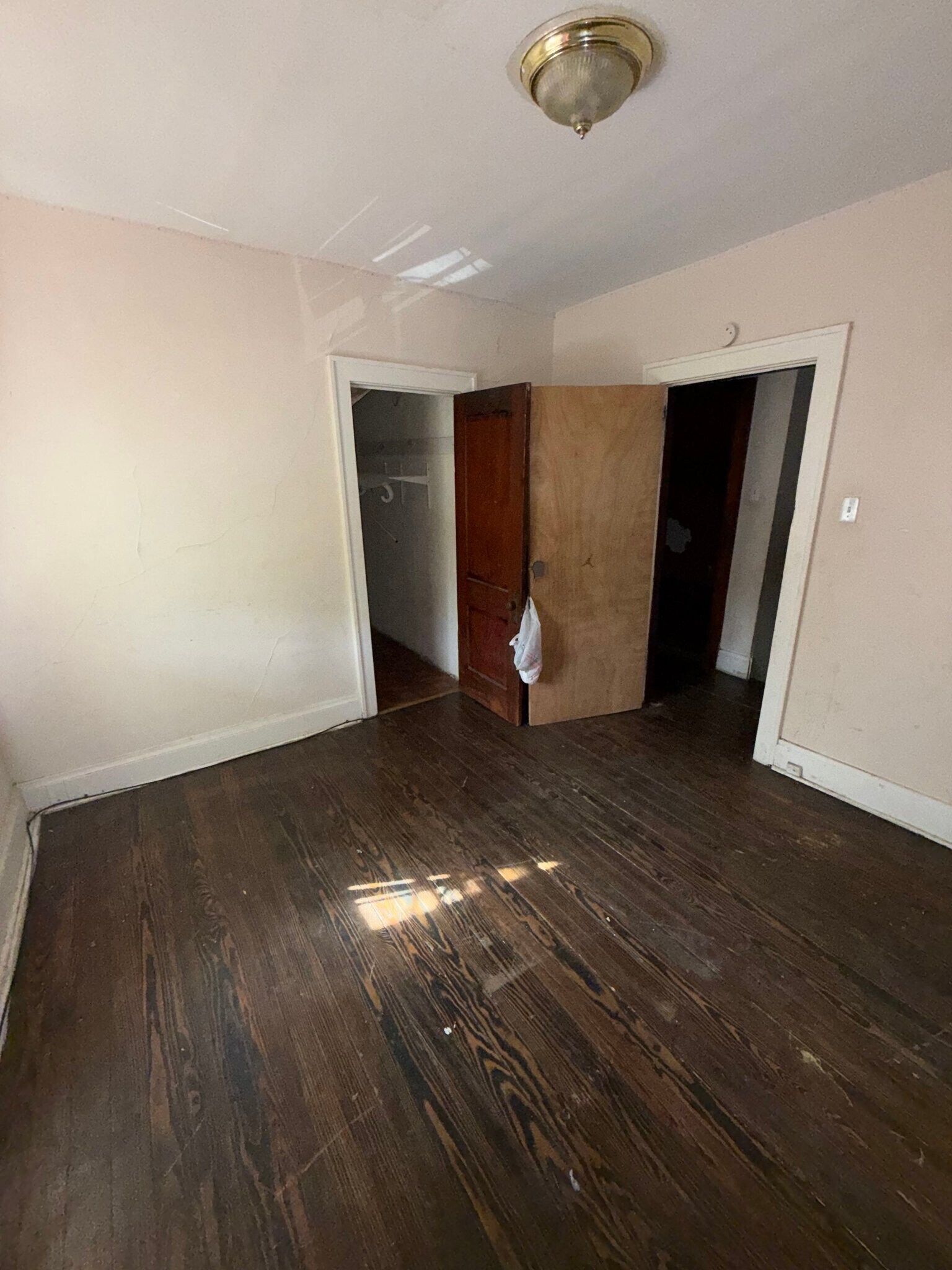 Building Photo - 8116 Pelham Ave