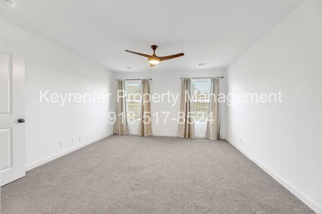 Building Photo - 7104 S Kalanchoe Ave