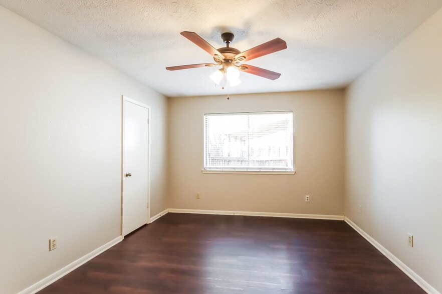 Building Photo - 28807 Binefield St