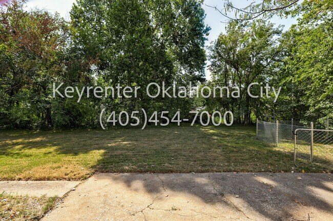 Building Photo - 1524 Rowena Ln