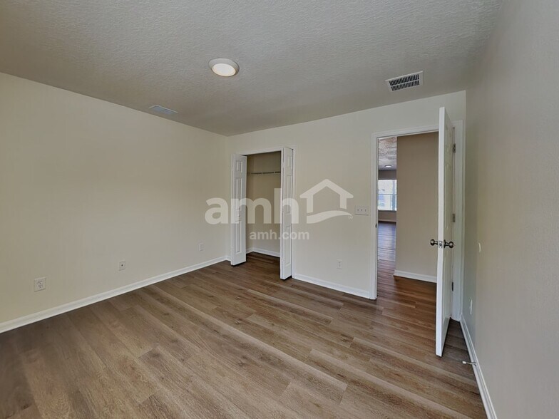 Building Photo - 15601 Sarcee Ct