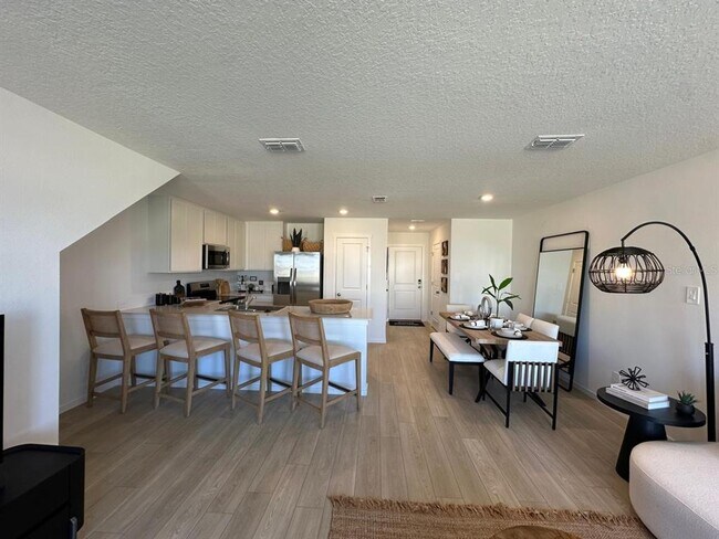 Building Photo - 874 Lynx St