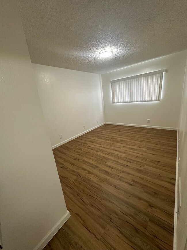 Building Photo - 547 De Leon Dr