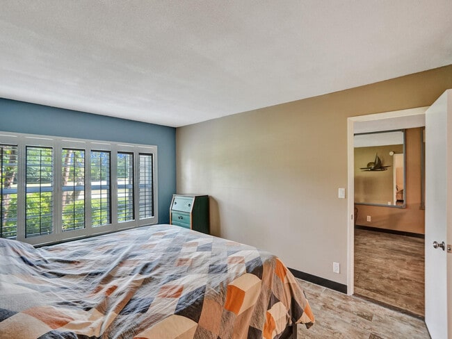 Building Photo - 3150 N Palm Aire Dr