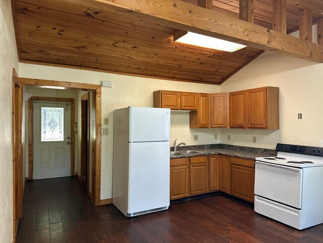 Building Photo - 1453 Chapparal Rd