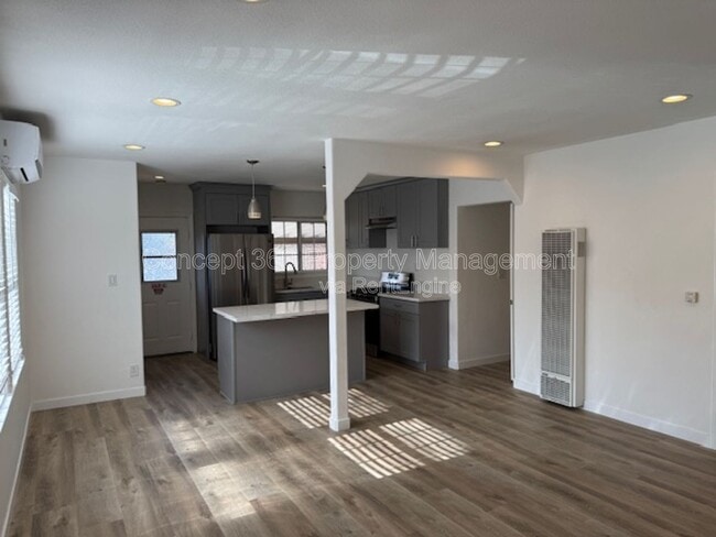 Building Photo - 3211 Park Ln