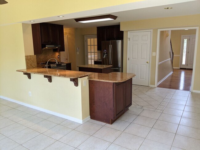 Building Photo - 403 McClellan Dr