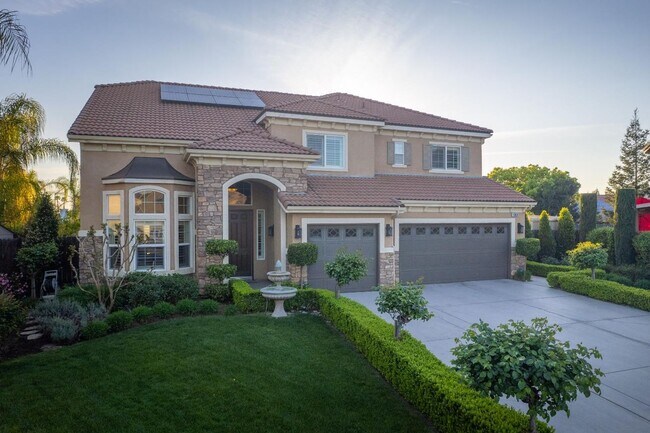 Building Photo - Spacious Home on Oversized Lot with Pool and Solar!
