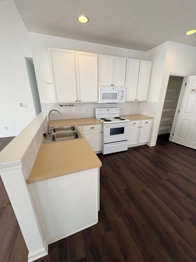 Building Photo - Welcome to Bluffton Park