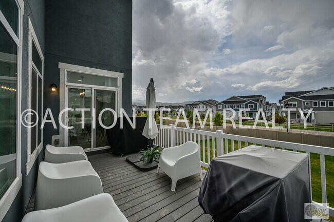 Building Photo - Single Family Home in Bluffdale!