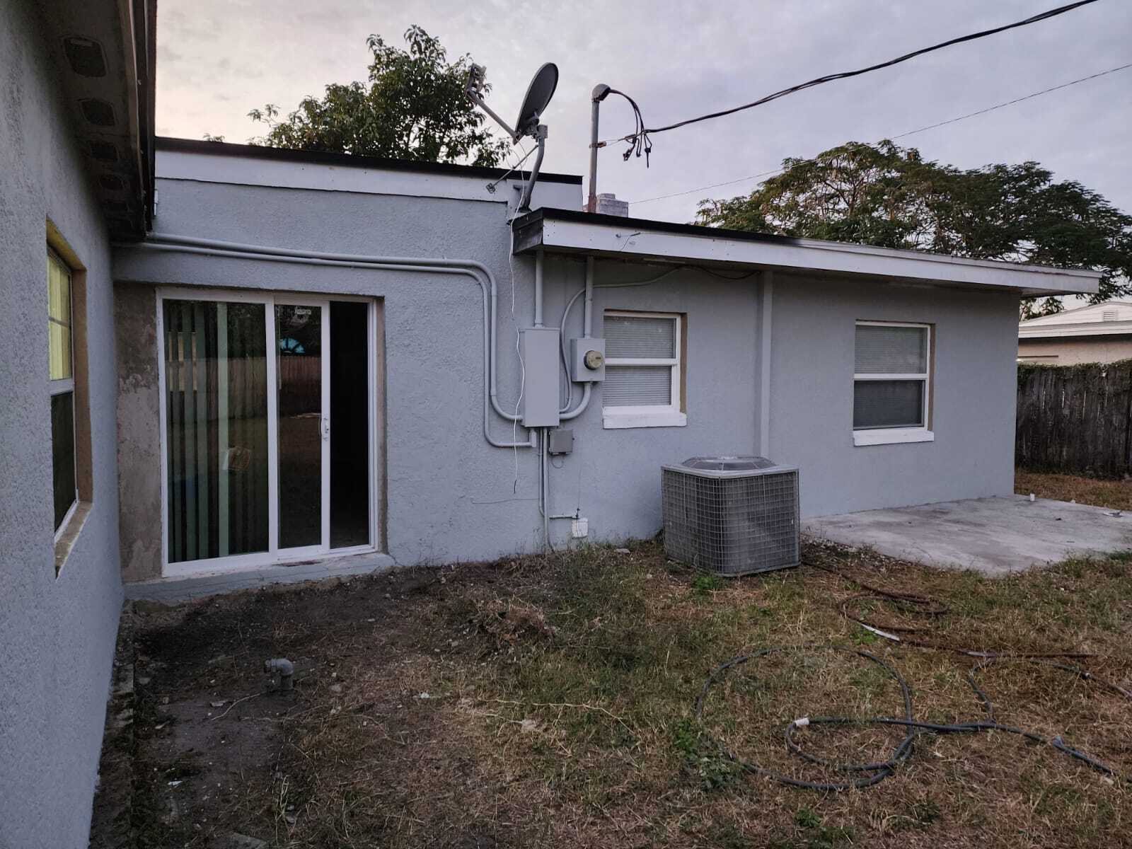 Building Photo - 9 Areca Dr