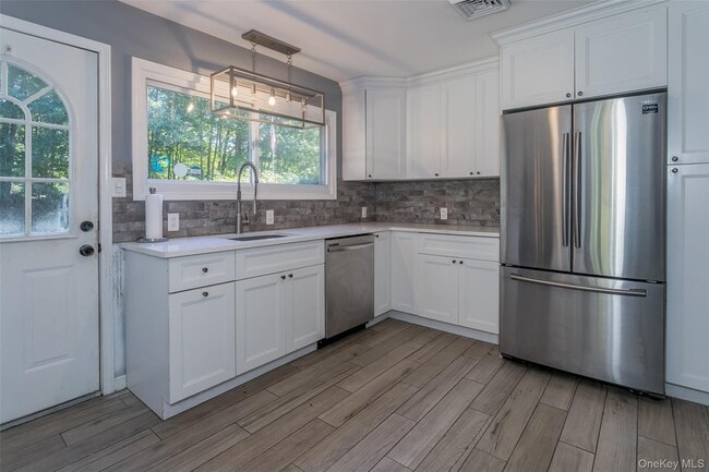 Building Photo - 549 NY-94