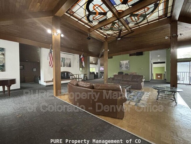 Building Photo - 1150 Golden Cir