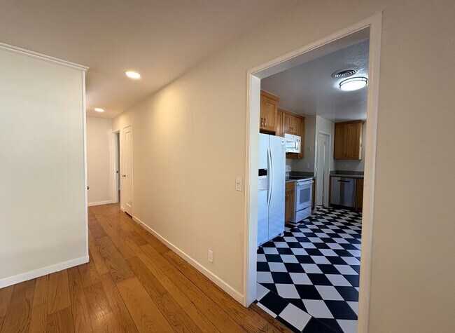 Building Photo - Charming 4-Bedroom Palo Alto Home with ADU...