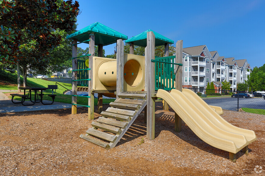 Playground - Leyland Pointe