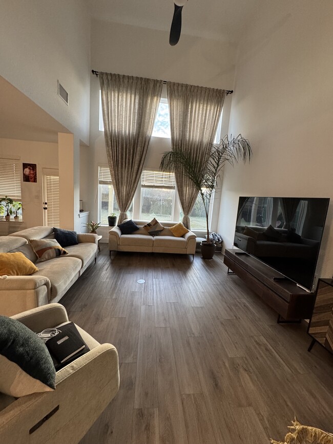 Building Photo - 920 Ray Berglund Blvd