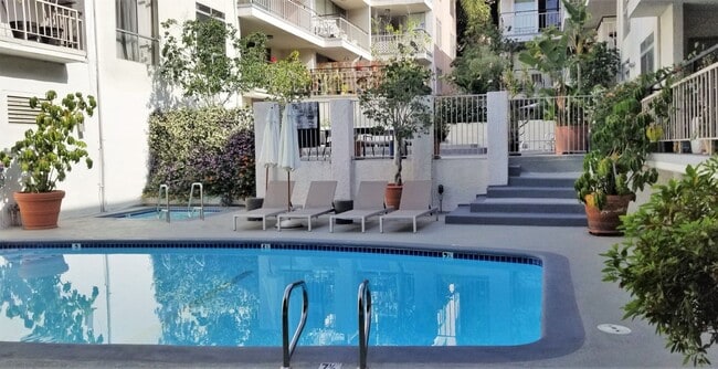 Building Photo - Luxurious 2 Bedroom, 2 Bath Condo in the Heart of Prime Hollywood