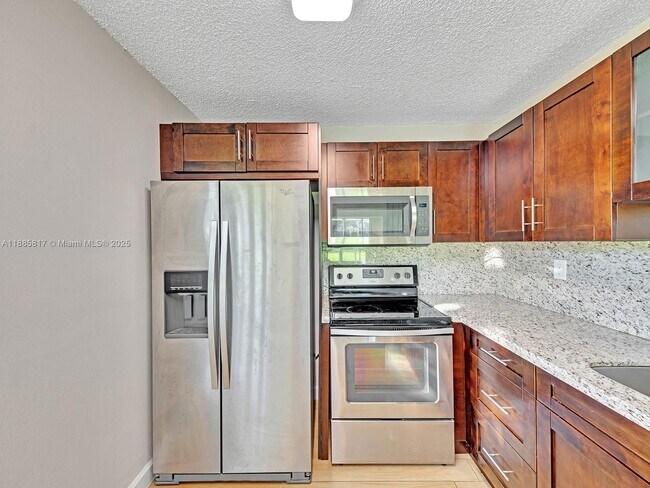 Building Photo - 9451 Evergreen Pl