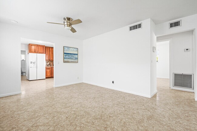 Building Photo - 201 W Ocean Ave