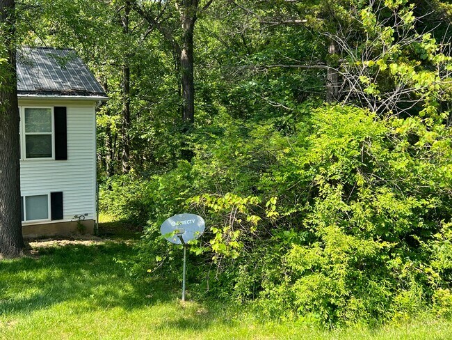 Building Photo - 615 Portsmouth Dr