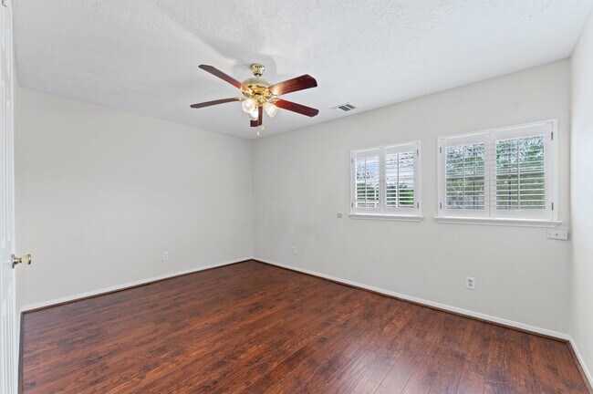 Building Photo - 3202 Kempwood Dr