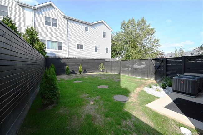 Building Photo - 998 Cove Rd