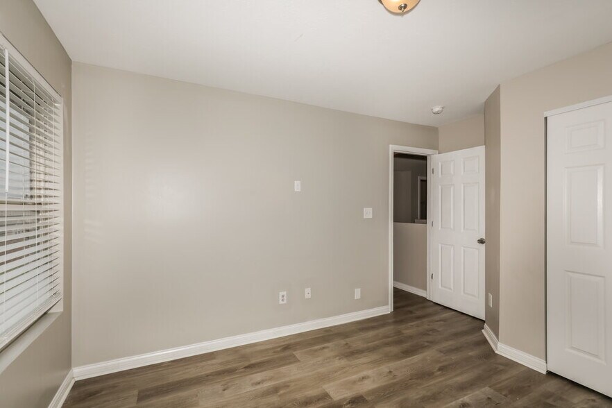 Building Photo - 8025 Cole Wood Blvd