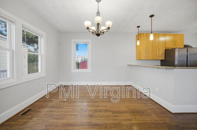 Building Photo - 1906 Montclair Ave