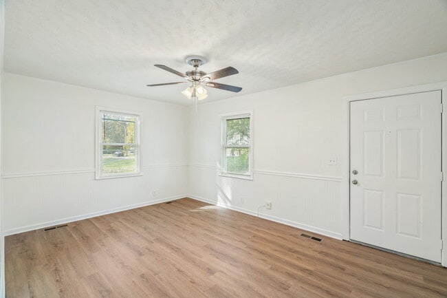 Building Photo - 2324 Greenfield Ln