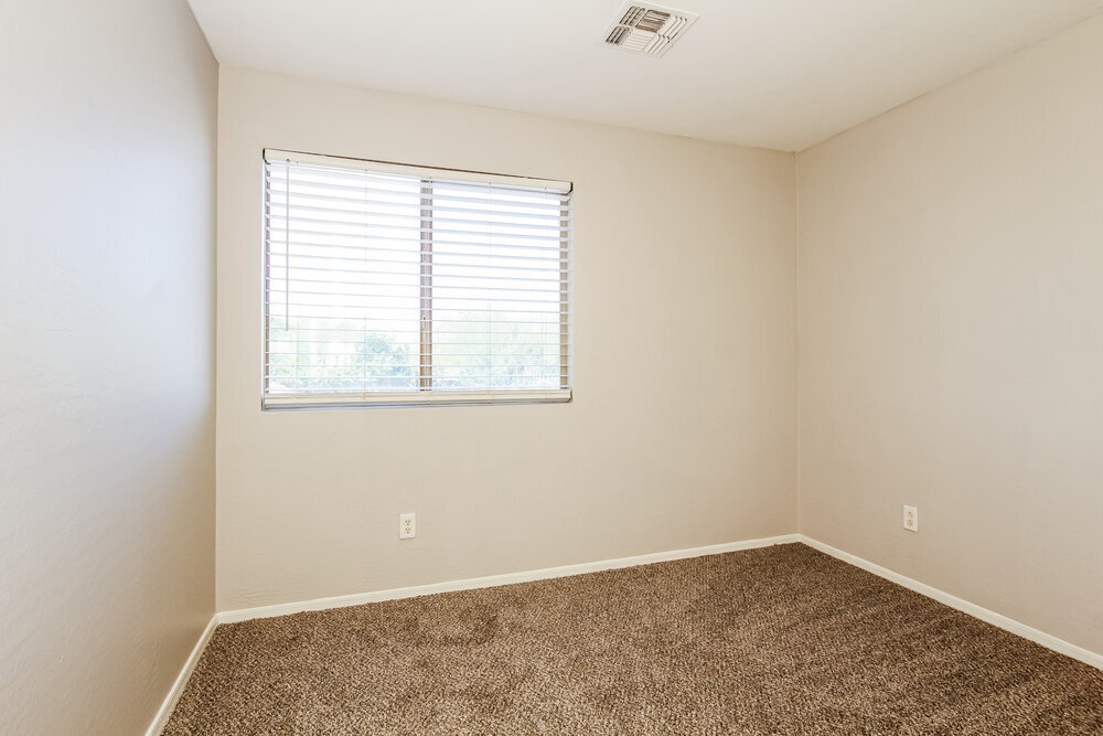 Building Photo - 12938 W Fleetwood Ln