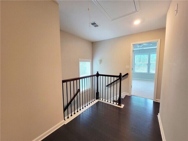 Building Photo - 600 Northaven Ave
