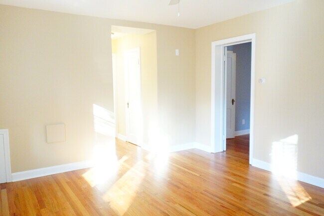 Building Photo - 8520 Greenwood Ave