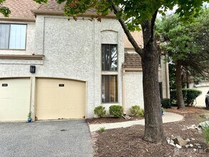 Building Photo - 79 Park Gate Dr
