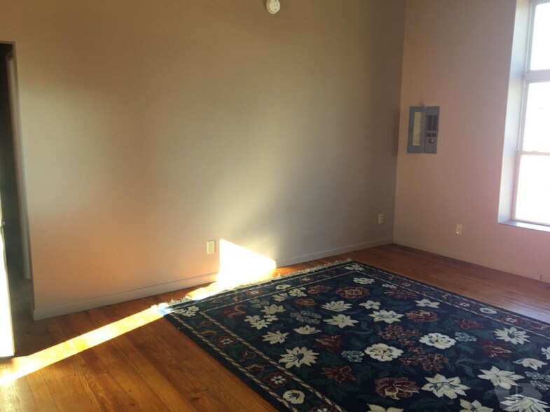 Living area - 998 IL-96