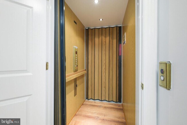 Building Photo - 711 Lamberton Dr