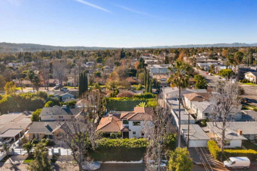 Building Photo - 5541 Matilija Ave
