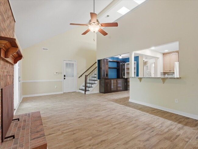 Building Photo - 9437 Fairmead Dr