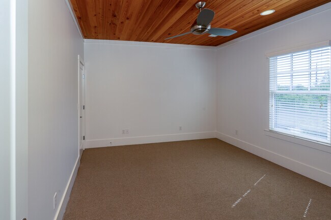 Building Photo - 3186 Parthenon Ave