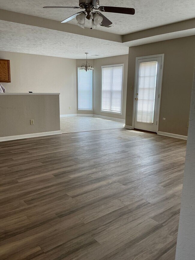 Building Photo - 3 Bedroom 2 Bath House