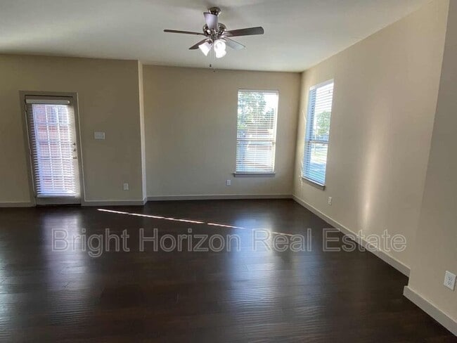 Building Photo - 3617 Valley Vista Dr