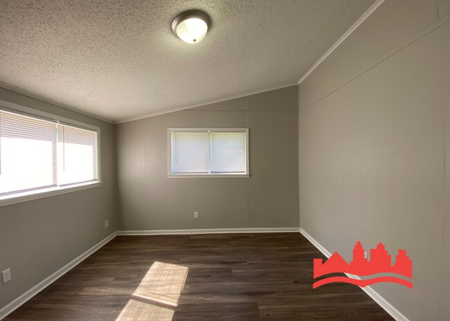 Building Photo - 4735 Chevron Rd