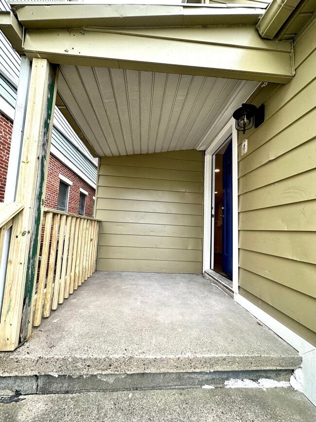 Building Photo - 933 - 320/322 Boggs Avenue