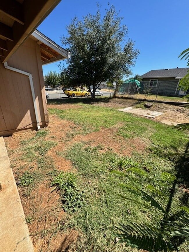 Building Photo - Single Level, Anderson Duplex near Shopping