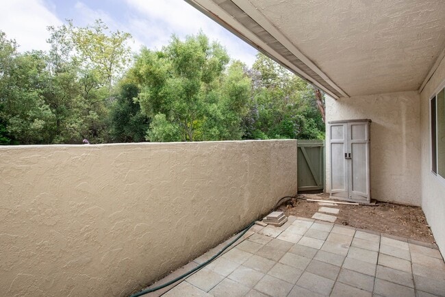 Building Photo - Charming Condo for Rent in Goleta!